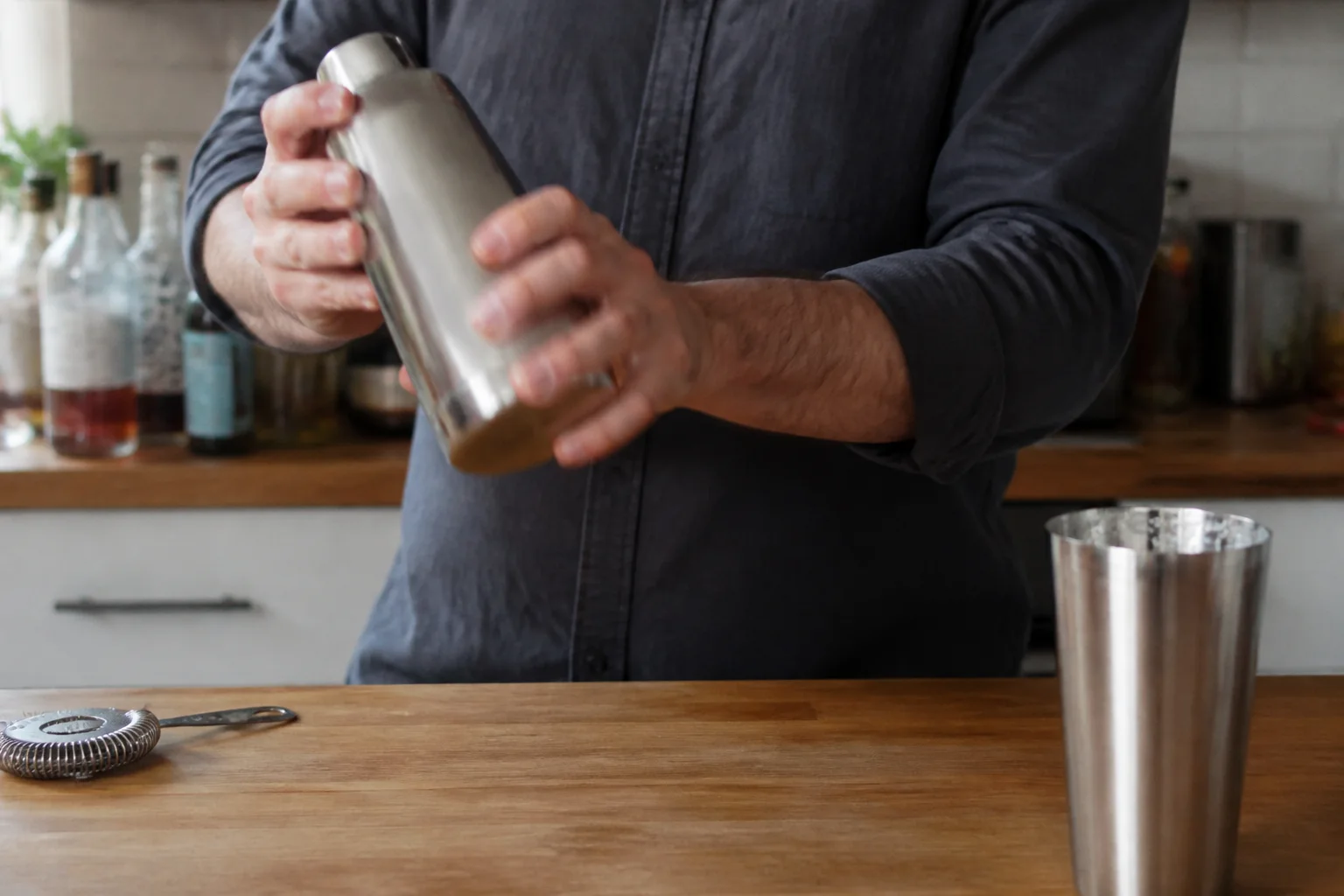 Dry shaking a cocktail tin without ice
