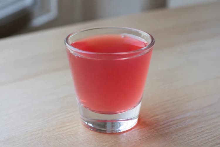 A red‑green Washington Apple Shot.